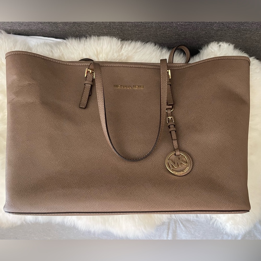 Michael Kors Women's Jet Set Travel Medium Saffiano Leather Tote